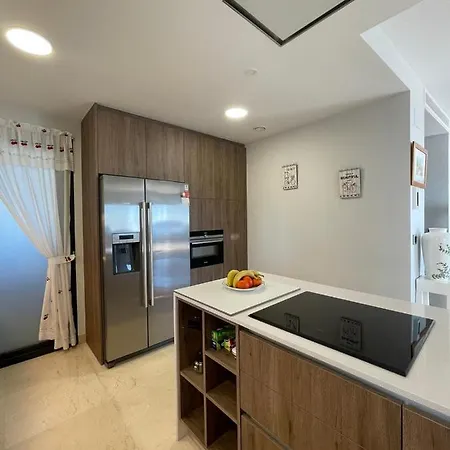 Sunset Waves Julieta Vistas Al Mar Premium 200 Mt2 Con Jacuzzi En Terraza Benidorm