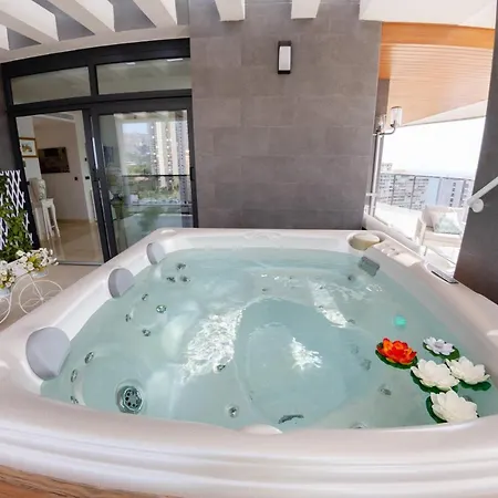 Sunset Waves Julieta Vistas Al Mar Premium 200 Mt2 Con Jacuzzi En Terraza Benidorm